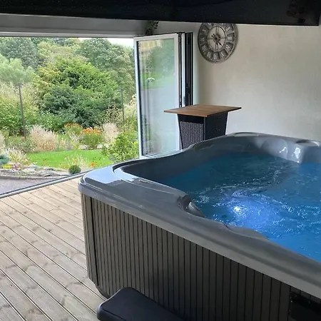 Coach House, 5.8 Acres With Hot Tub And Lake Leeds (West Yorkshire)
