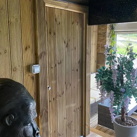 Coach House, 5.8 Acres With Hot Tub And Lake Semesterbostad Leeds (West Yorkshire)
