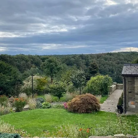 Coach House, 5.8 Acres With Hot Tub And Lake Leeds (West Yorkshire)