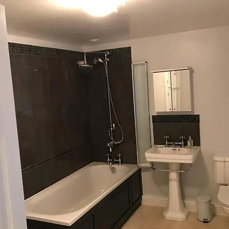 Dom wakacyjny Coach House, 5.8 Acres With Hot Tub And Lake *
