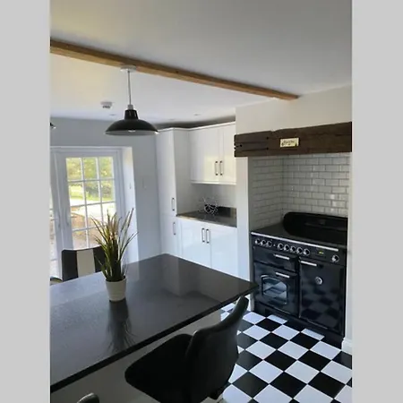 Coach House, 5.8 Acres With Hot Tub And Lake *